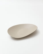 Hin Pebble Plate in Medium, Soil Beige