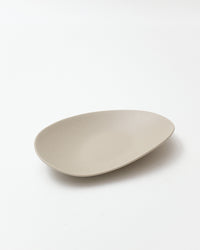 Hin Pebble Plate in Medium, Soil Beige