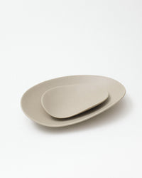 Hin Pebble Plate in Small, Soil Beige